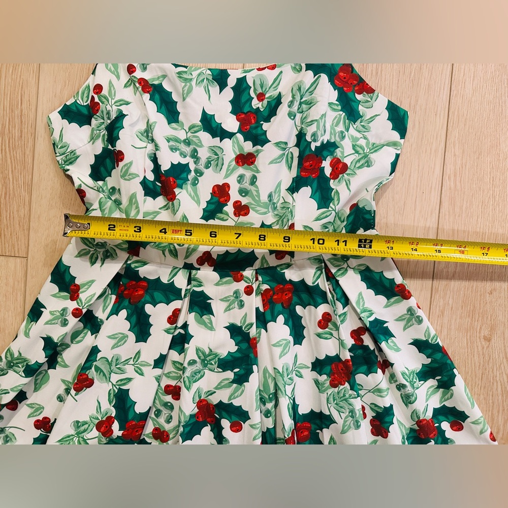😍🎄 NWT Retro 60’s Holly Dress 👗👌🏼💖🎄😍
Size S/M Amazing on! 🤩 Holiday SuperStar! - Picture 8 of 8